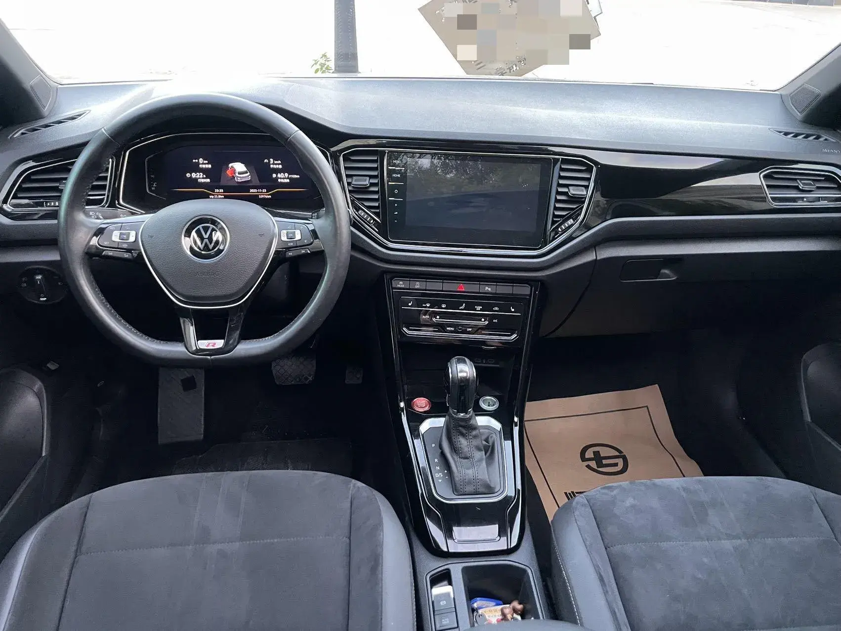 2022 VOLKSWAGEN T-ROC thumbnail 4