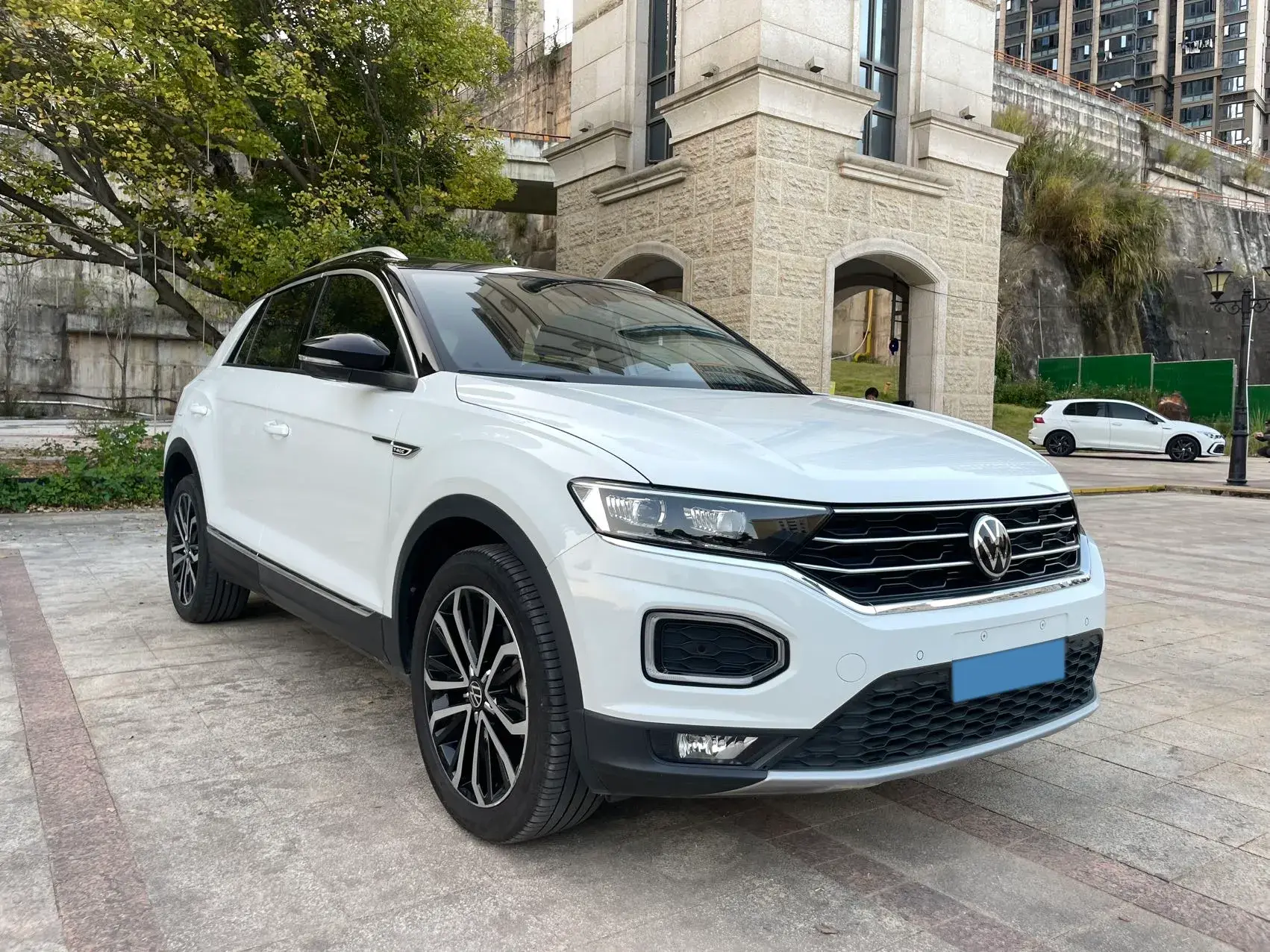 2022 VOLKSWAGEN T-ROC thumbnail 3