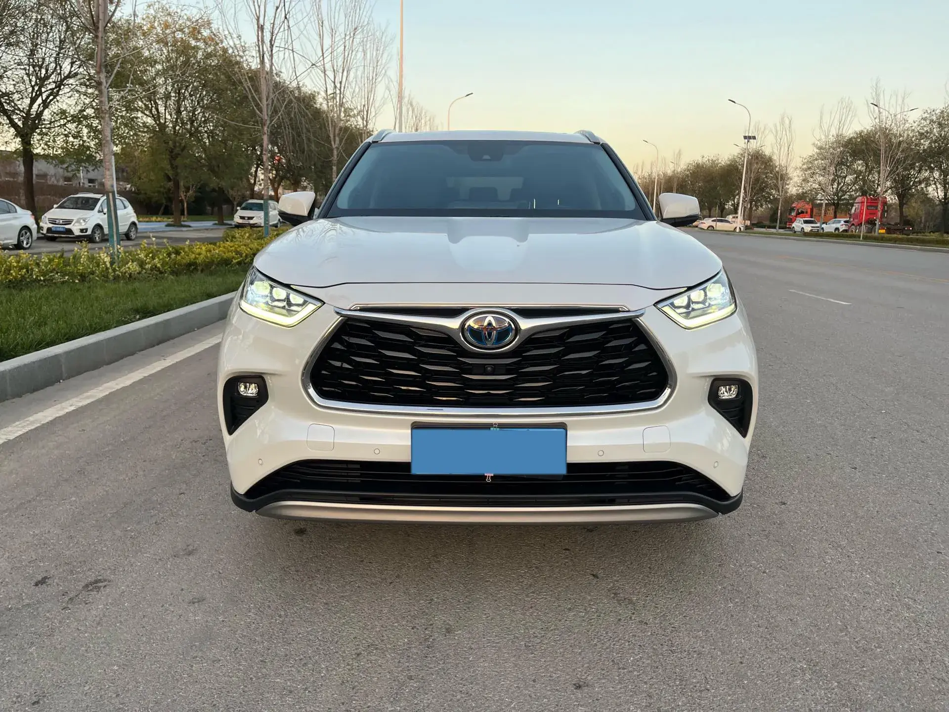 2023 TOYOTA HIGHLANDER thumbnail 2