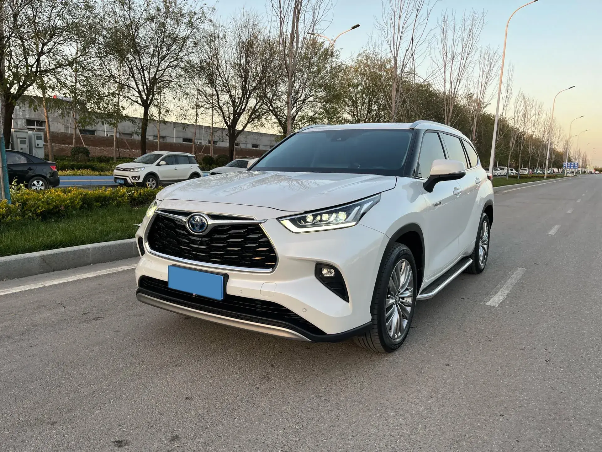 2023 TOYOTA HIGHLANDER view 1