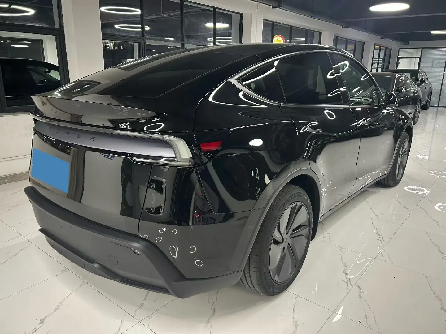 2025 TESLA MODEL thumbnail 4