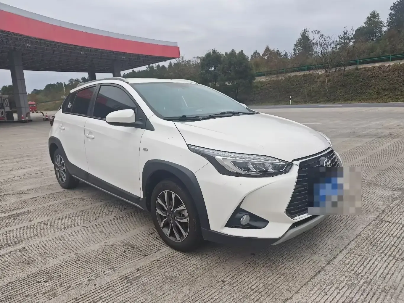 2022 TOYOTA YARIS thumbnail 3