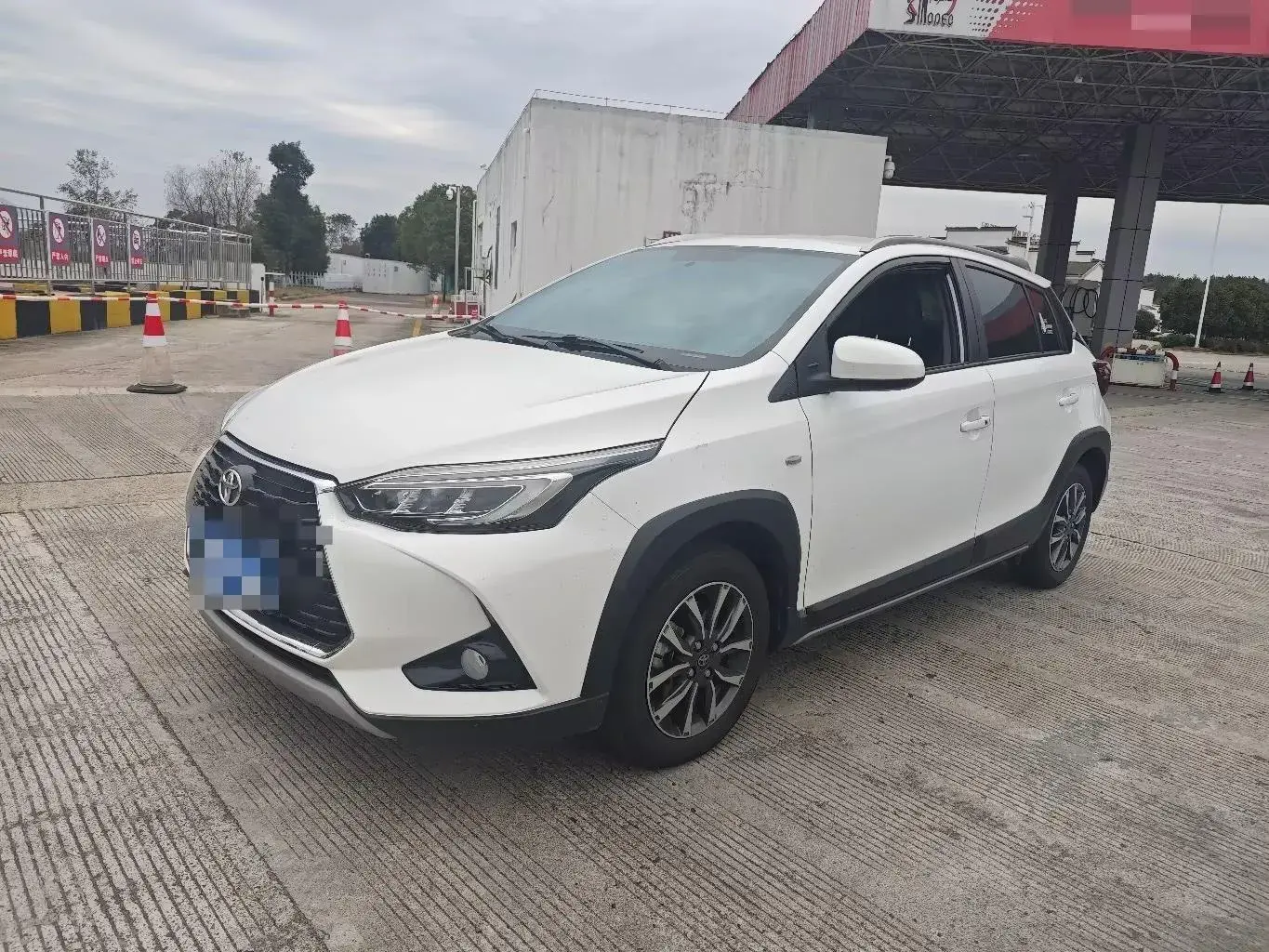 2022 TOYOTA YARIS view 1