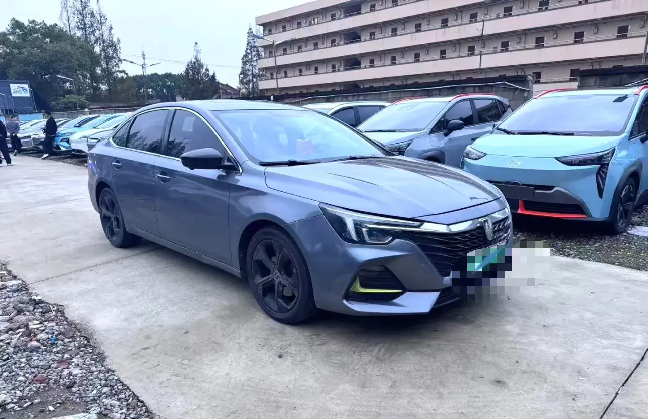 2020 ROEWE I6 thumbnail 3