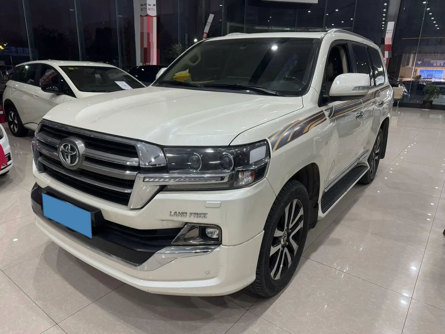 2019 CHEVROLET TRAX view 1