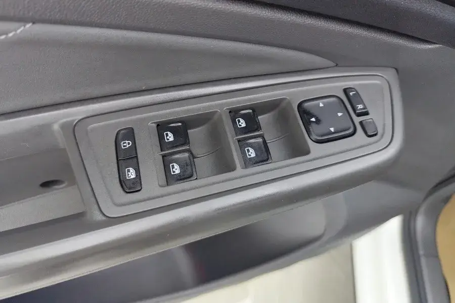 2019 JETTA VS5 thumbnail 4