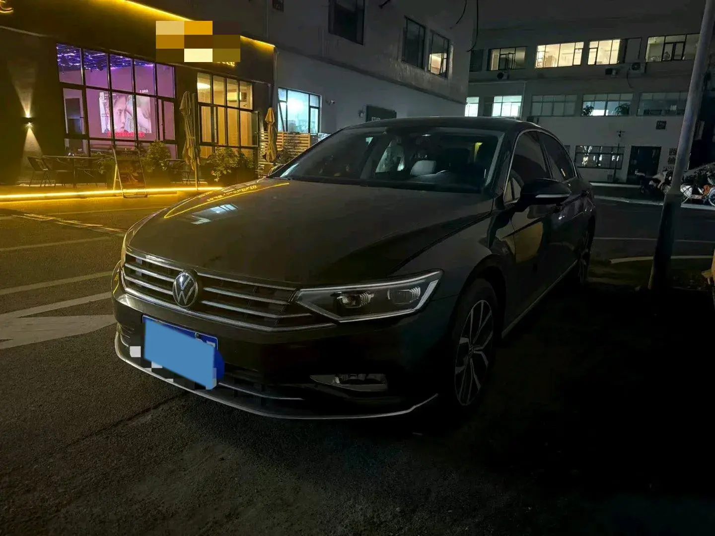 2020 VOLKSWAGEN MAGOTAN view 1