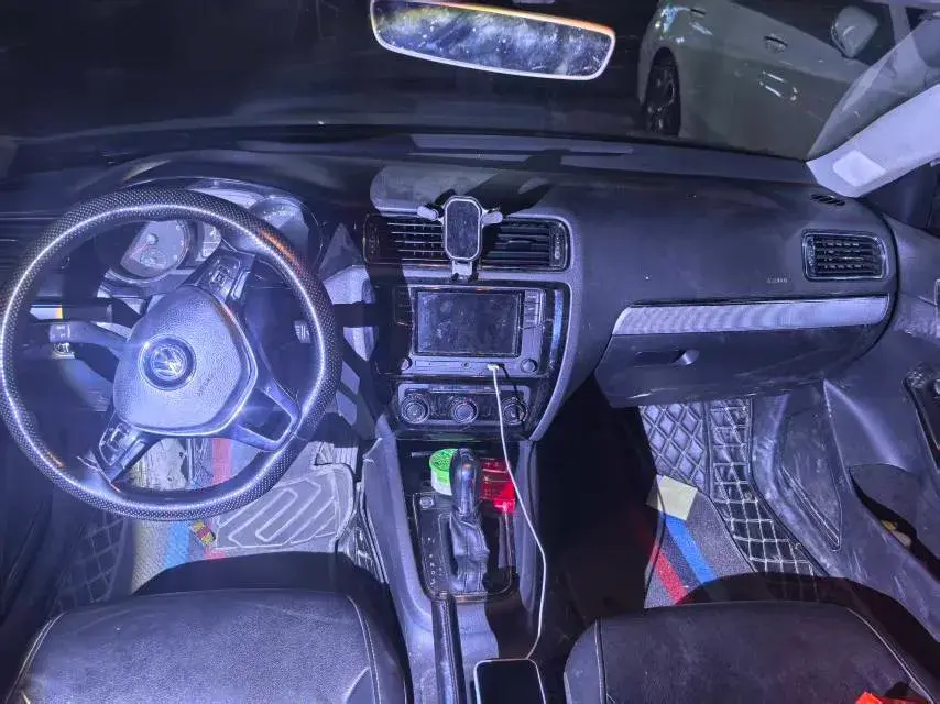 2018 VOLKSWAGEN SAGITAR thumbnail 4