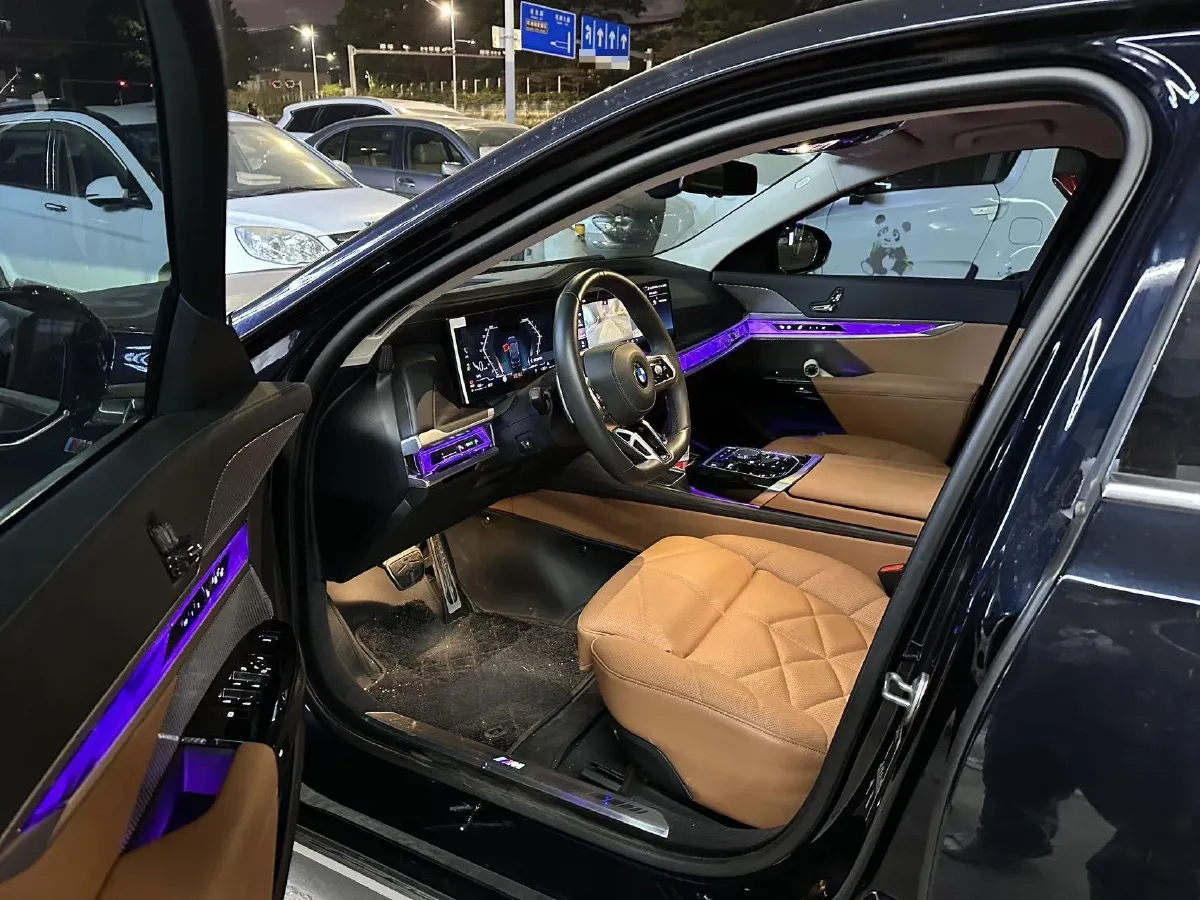 2023 BMW 3.0T 333HP L6 8AT,autocango,china used car exporter,china ev exporter,chinese used car exporter,chinese used ev exporter