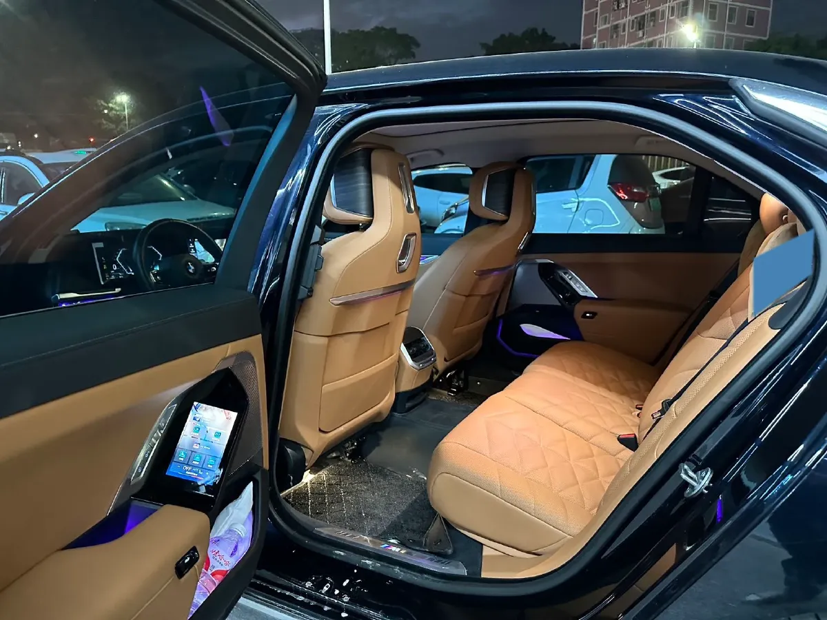 2023 BMW 3.0T 333HP L6 8AT,autocango,china used car exporter,china ev exporter,chinese used car exporter,chinese used ev exporter