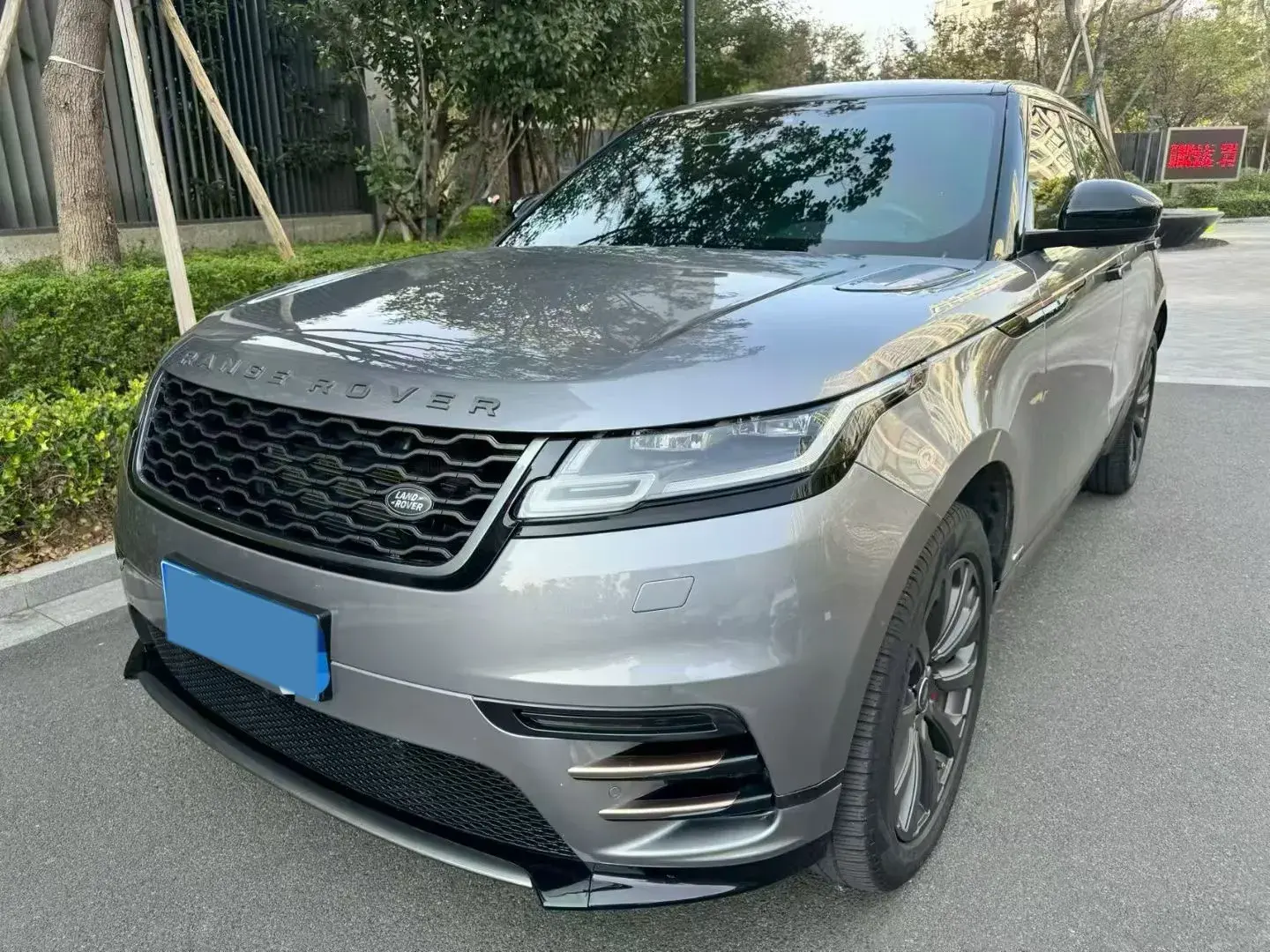 2020 LAND ROVER view 1