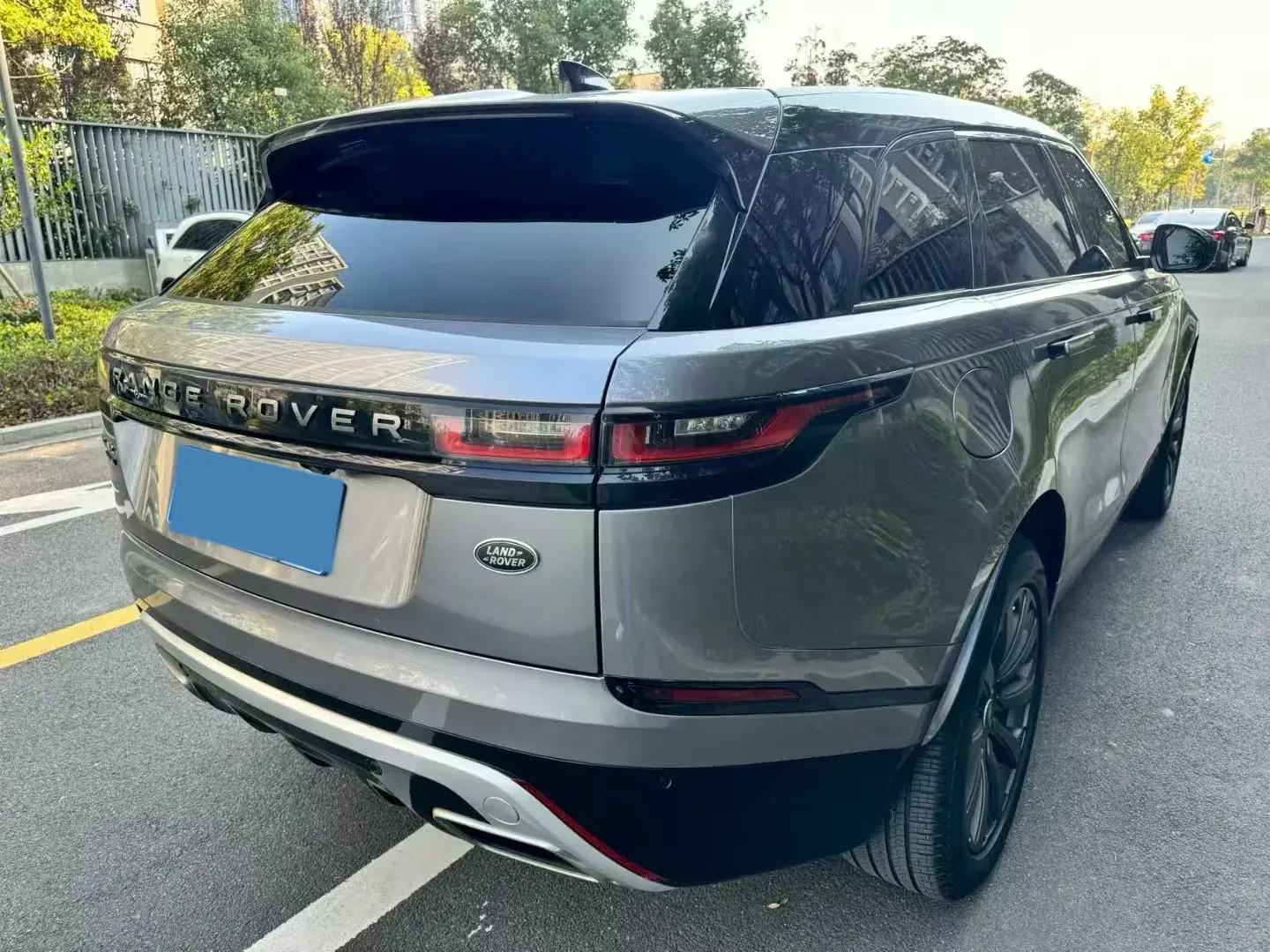 2020 LAND ROVER thumbnail 3