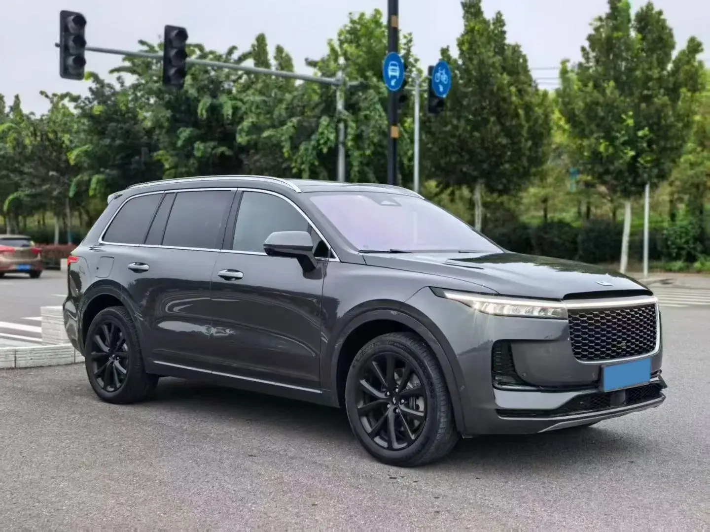 2021 LI ONE thumbnail 2