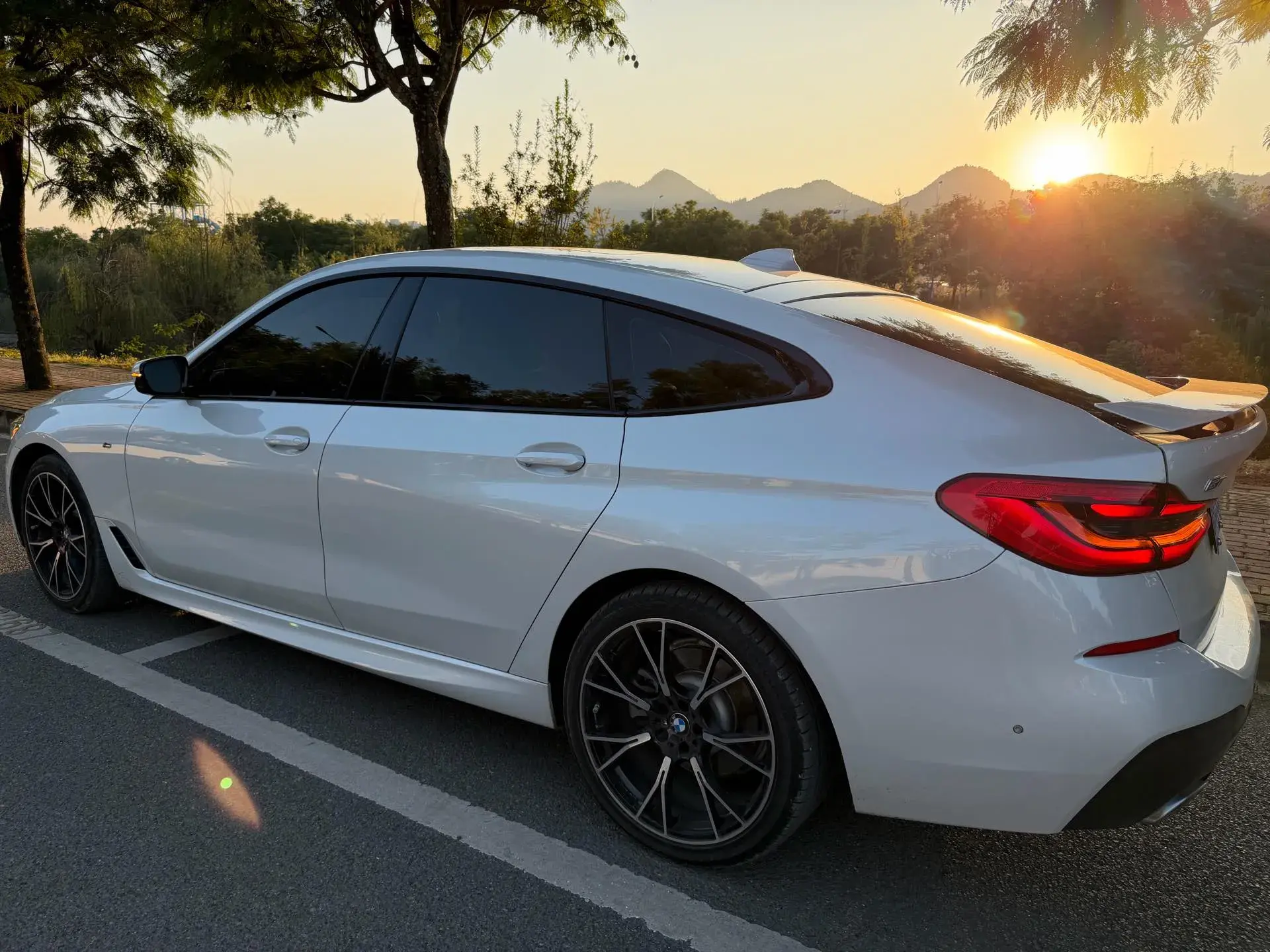 2021 BMW 6 thumbnail 3