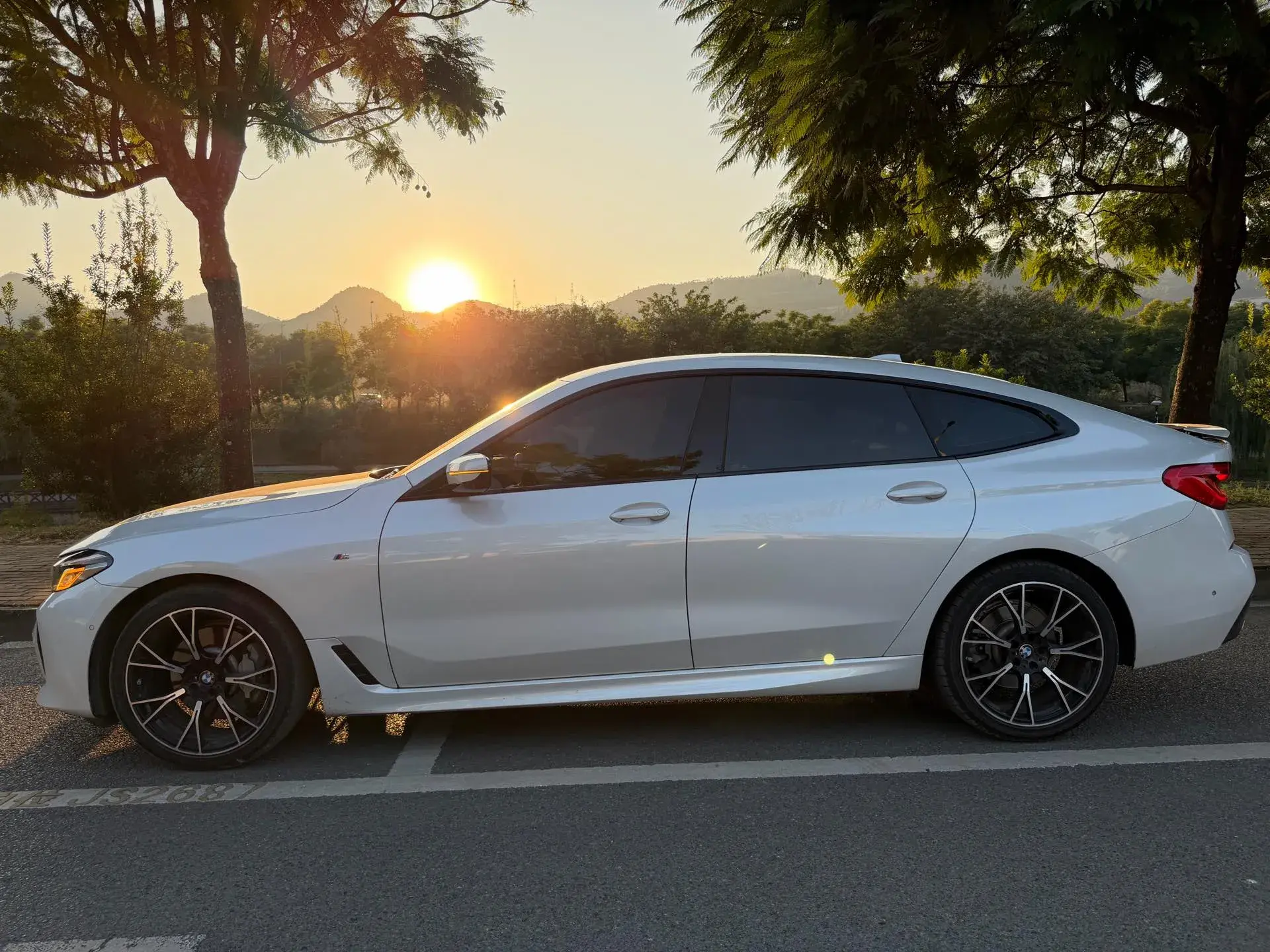 2021 BMW 6 thumbnail 2