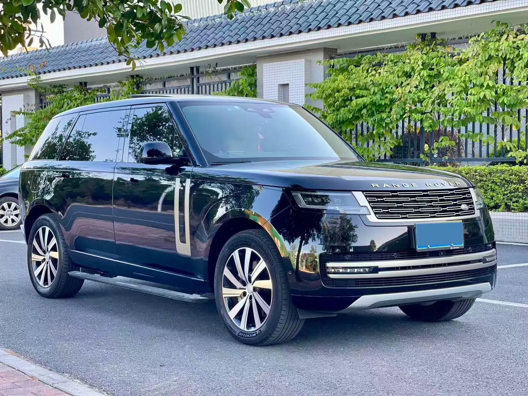 2024 LAND ROVER thumbnail 3