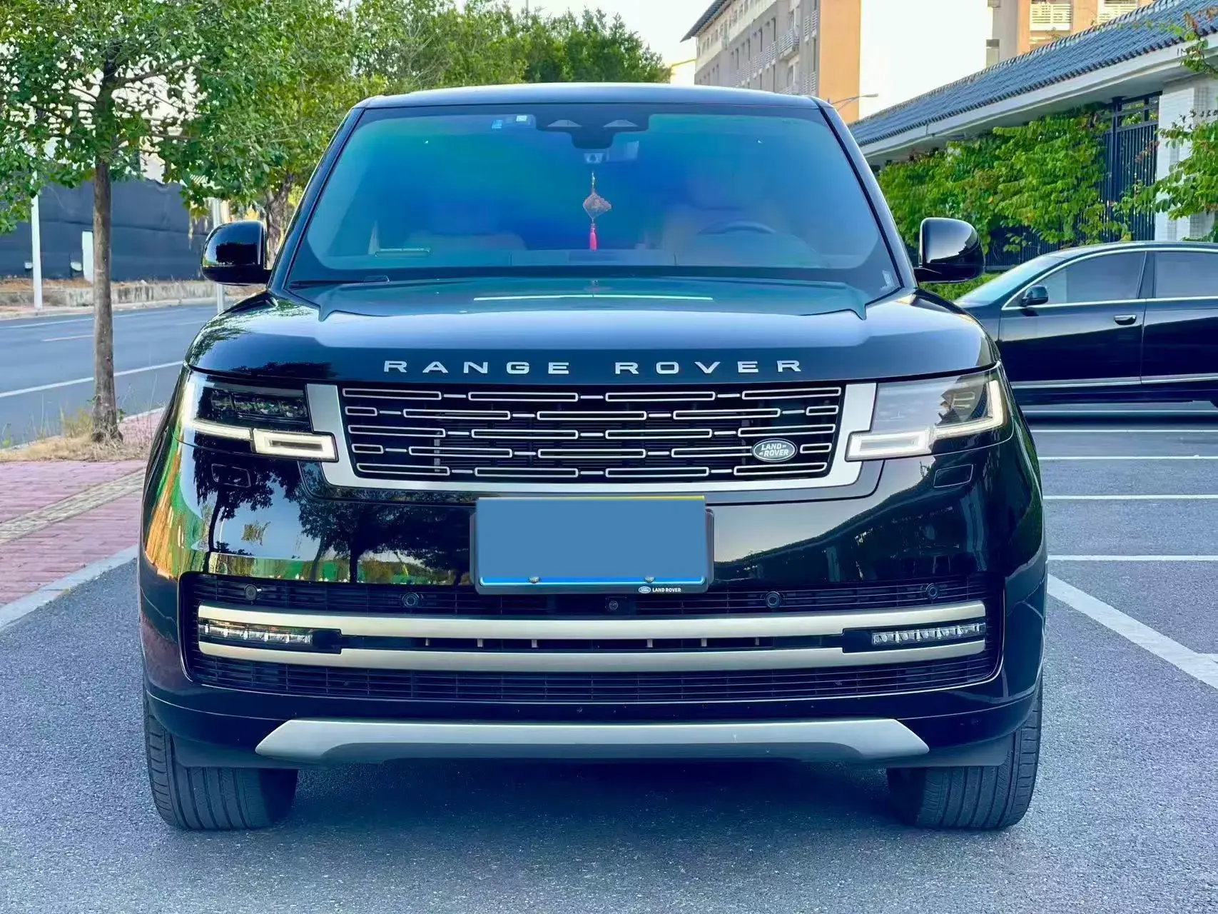 2024 LAND ROVER thumbnail 2