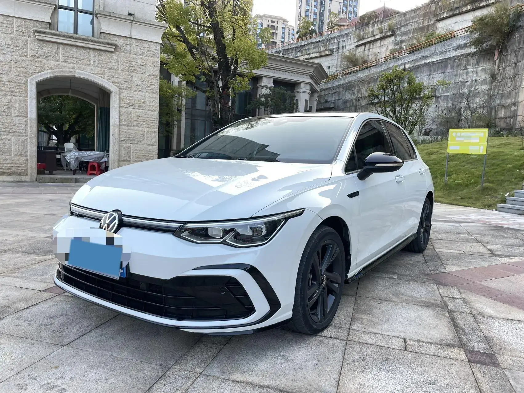 2023 VOLKSWAGEN GOLF view 1