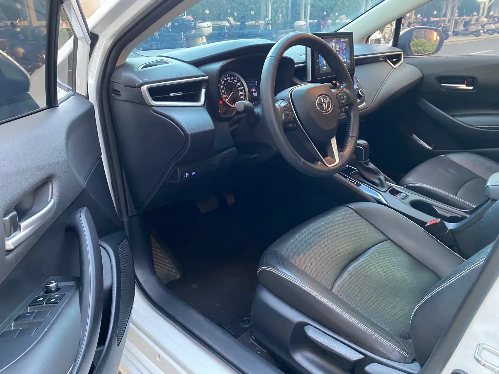 2019 TOYOTA COROLLA thumbnail 4