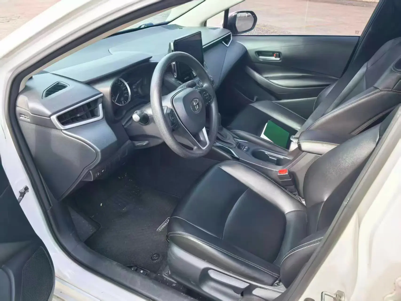 2019 TOYOTA COROLLA thumbnail 3