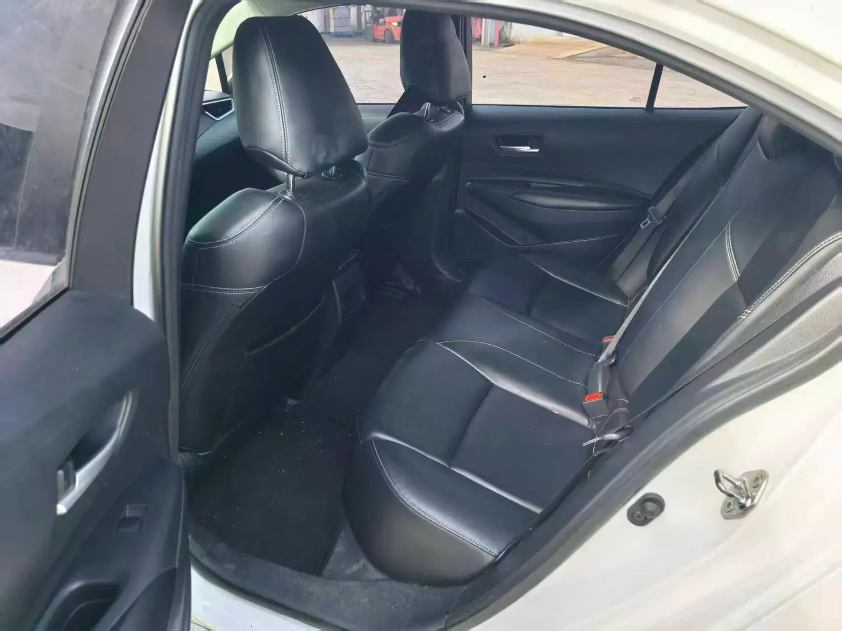 2019 TOYOTA COROLLA thumbnail 4