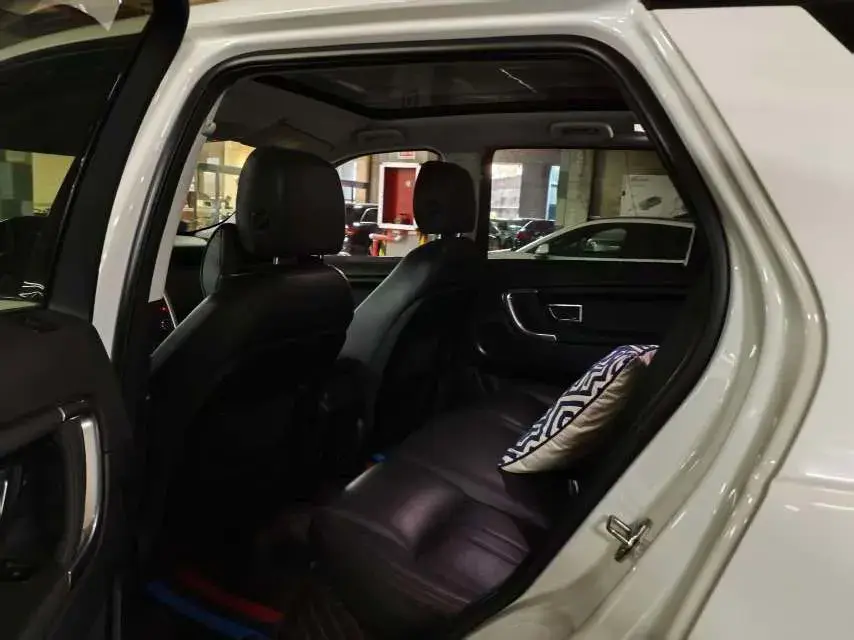 2019 LAND ROVER thumbnail 4