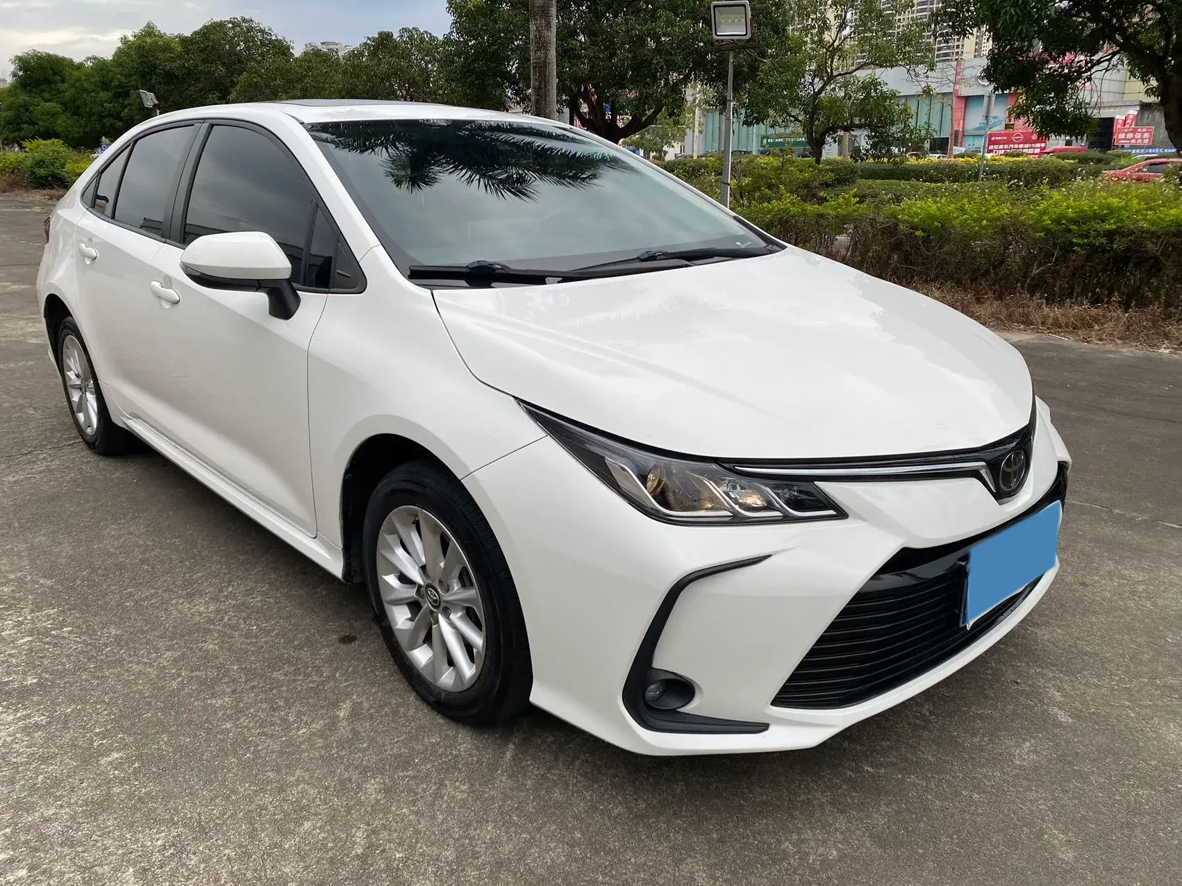 2019 TOYOTA COROLLA thumbnail 3