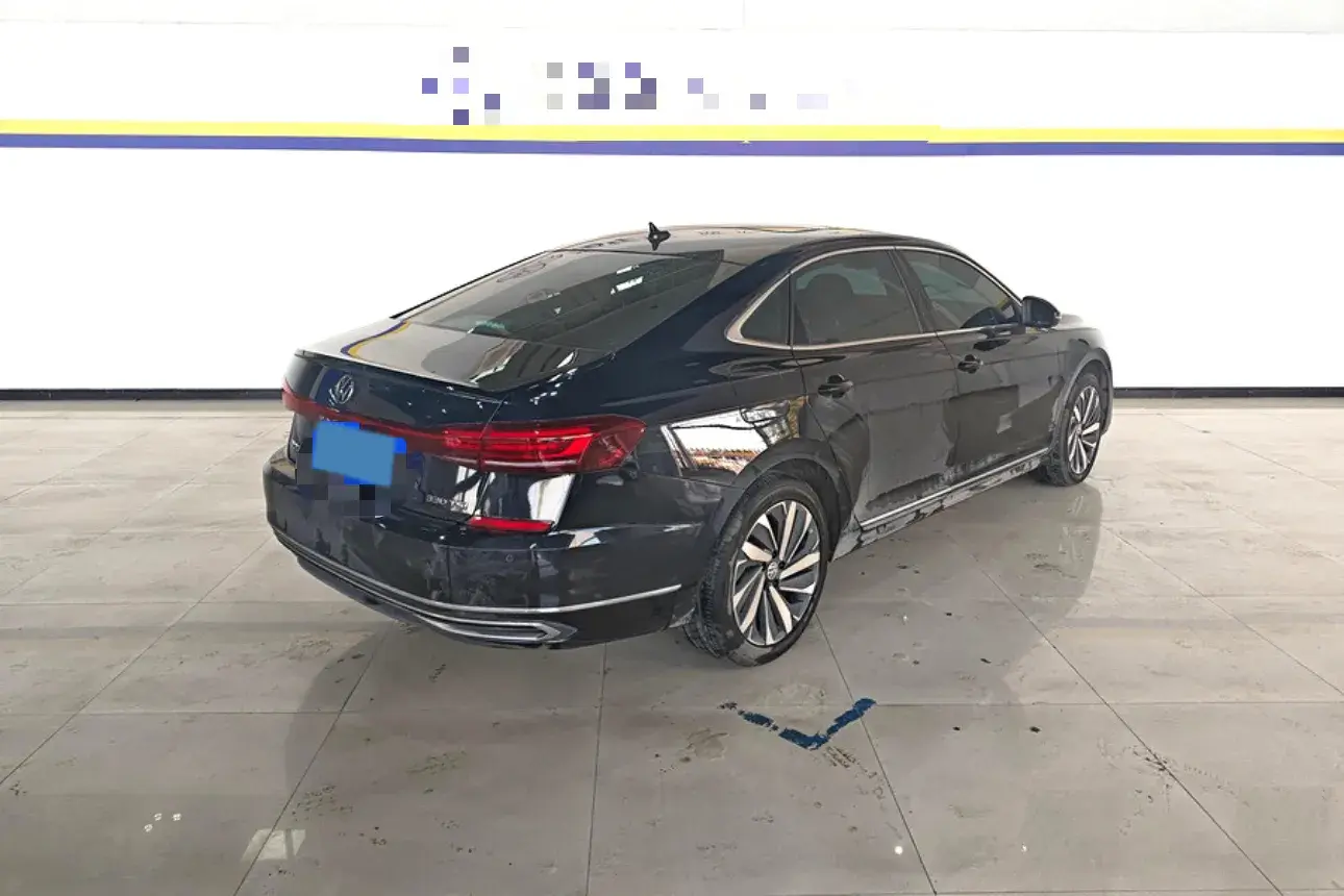 2023 VOLKSWAGEN PASSAT thumbnail 2