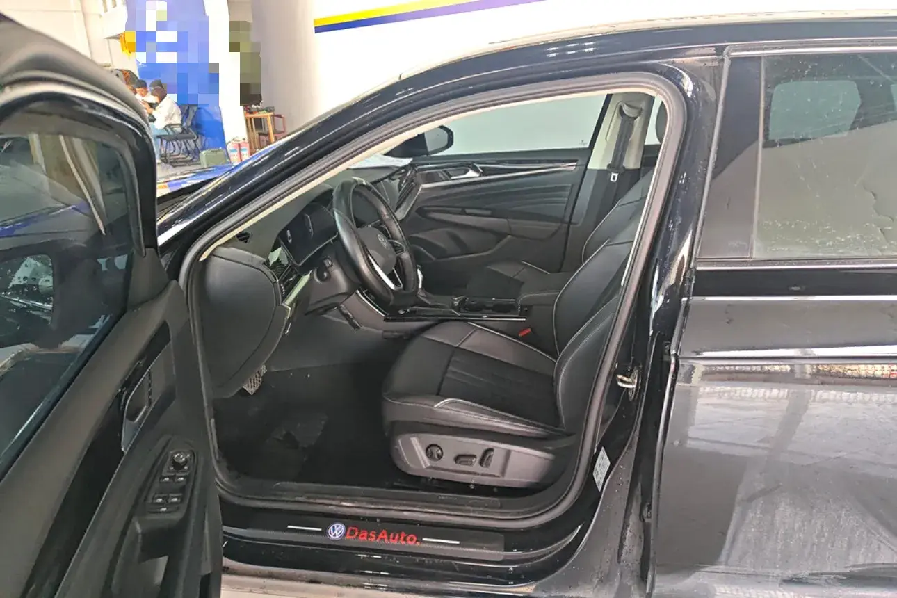 2023 VOLKSWAGEN PASSAT thumbnail 4