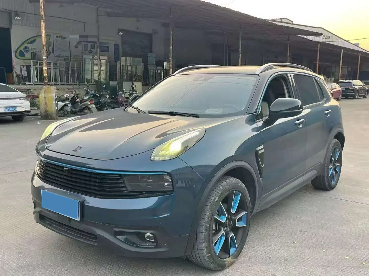 2019 LYNK&CO 01 view 1