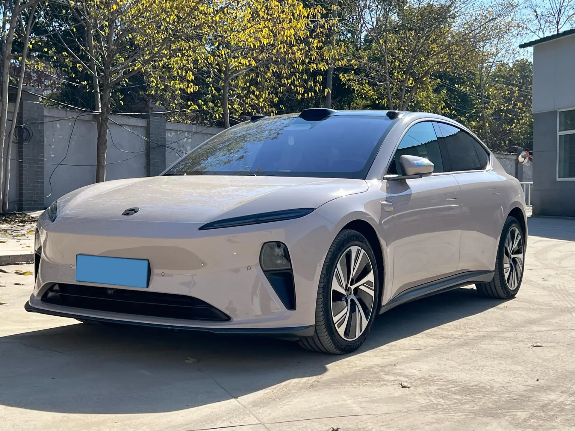 2023 NIO ET5T view 1
