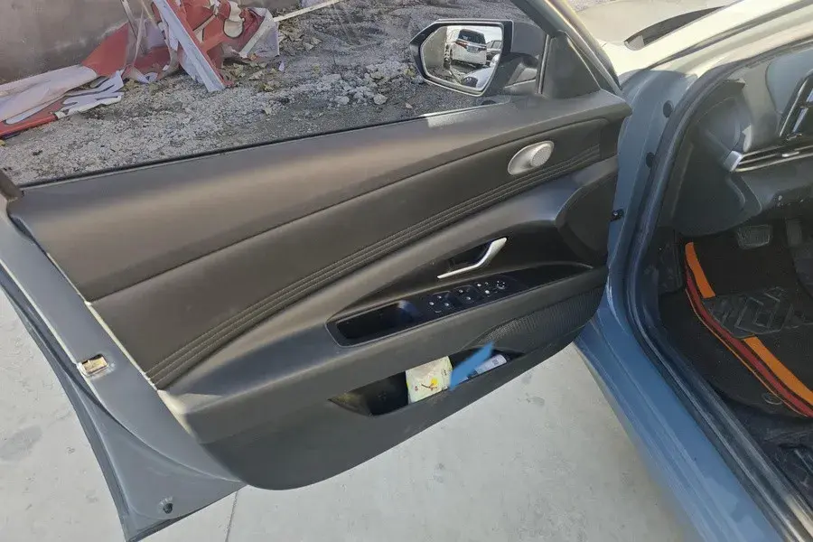 2021 HYUNDAI ELANTRA thumbnail 4