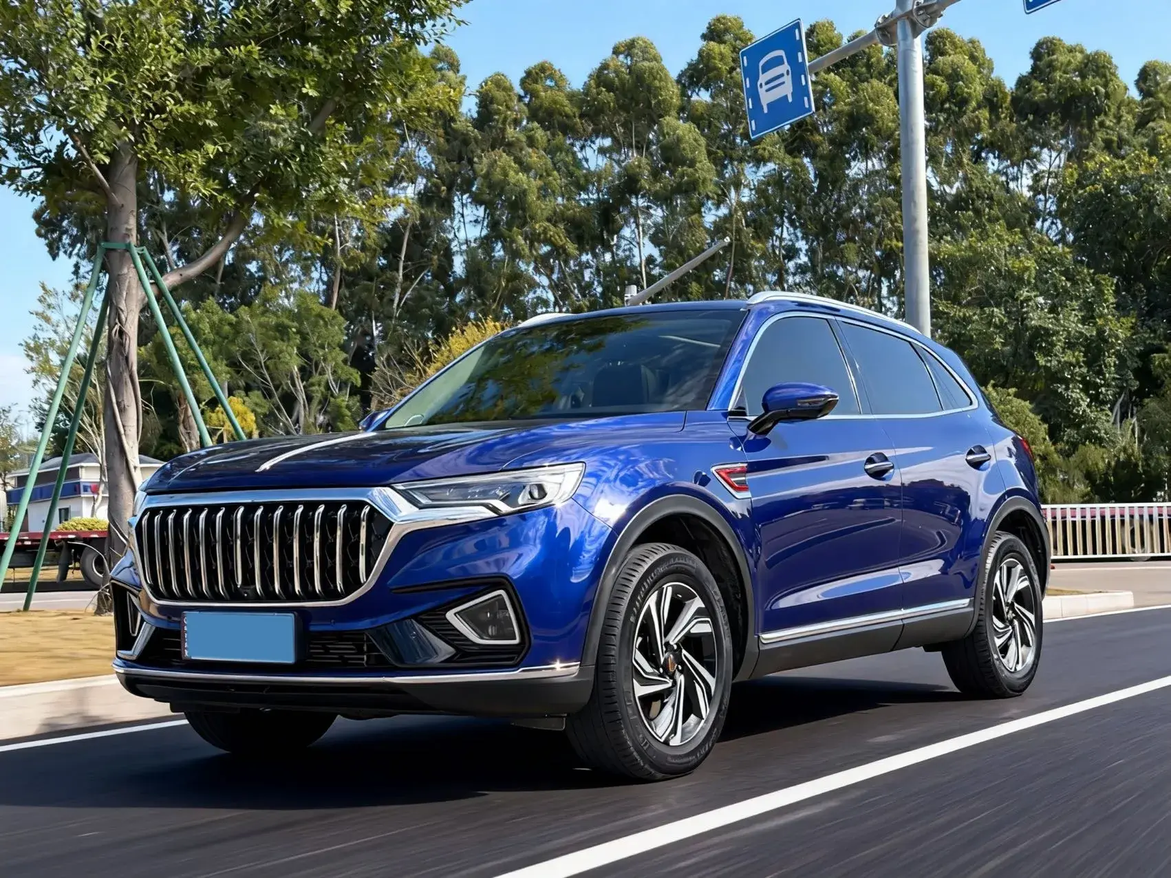 2022 HONGQI HS5 view 1