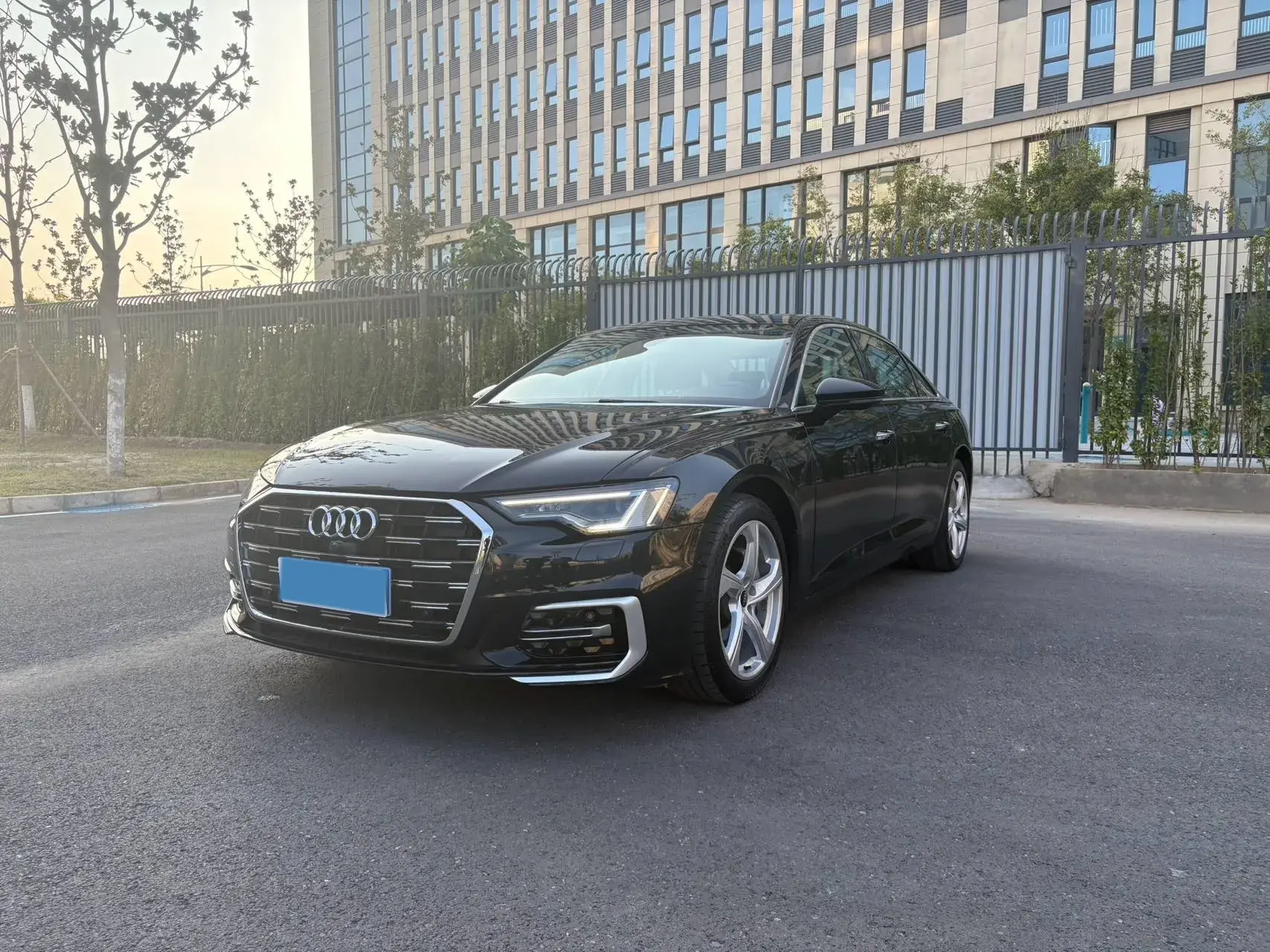 2021 AUDI A6L view 1