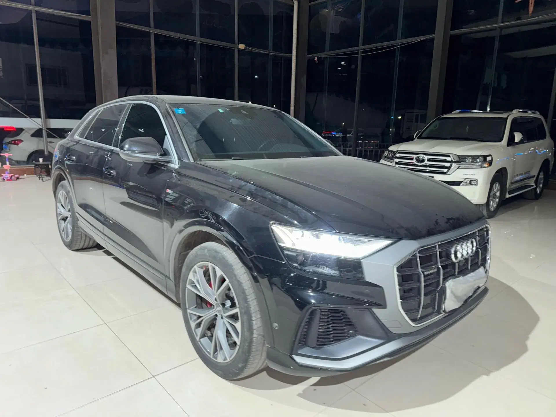 2019 AUDI Q8 thumbnail 3