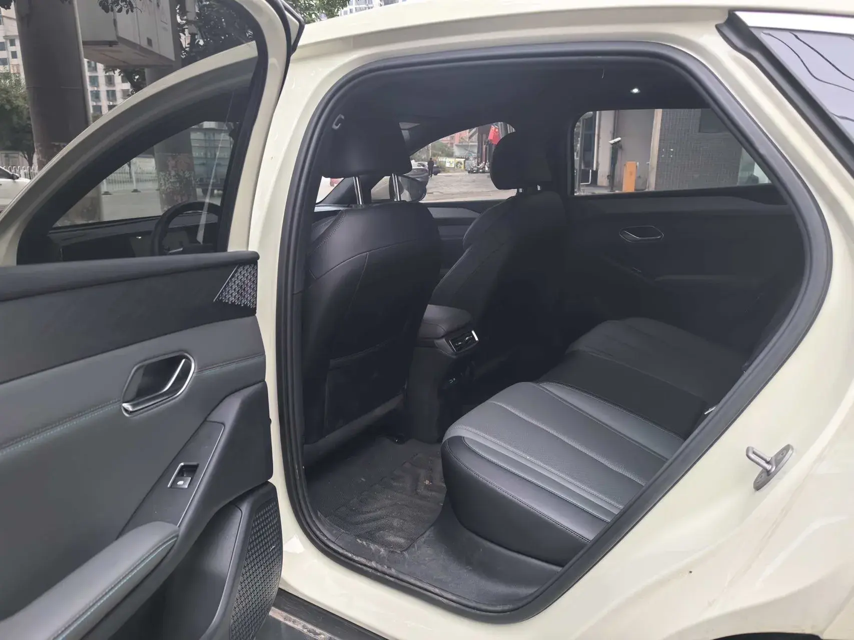 2025 BYD QINL thumbnail 4