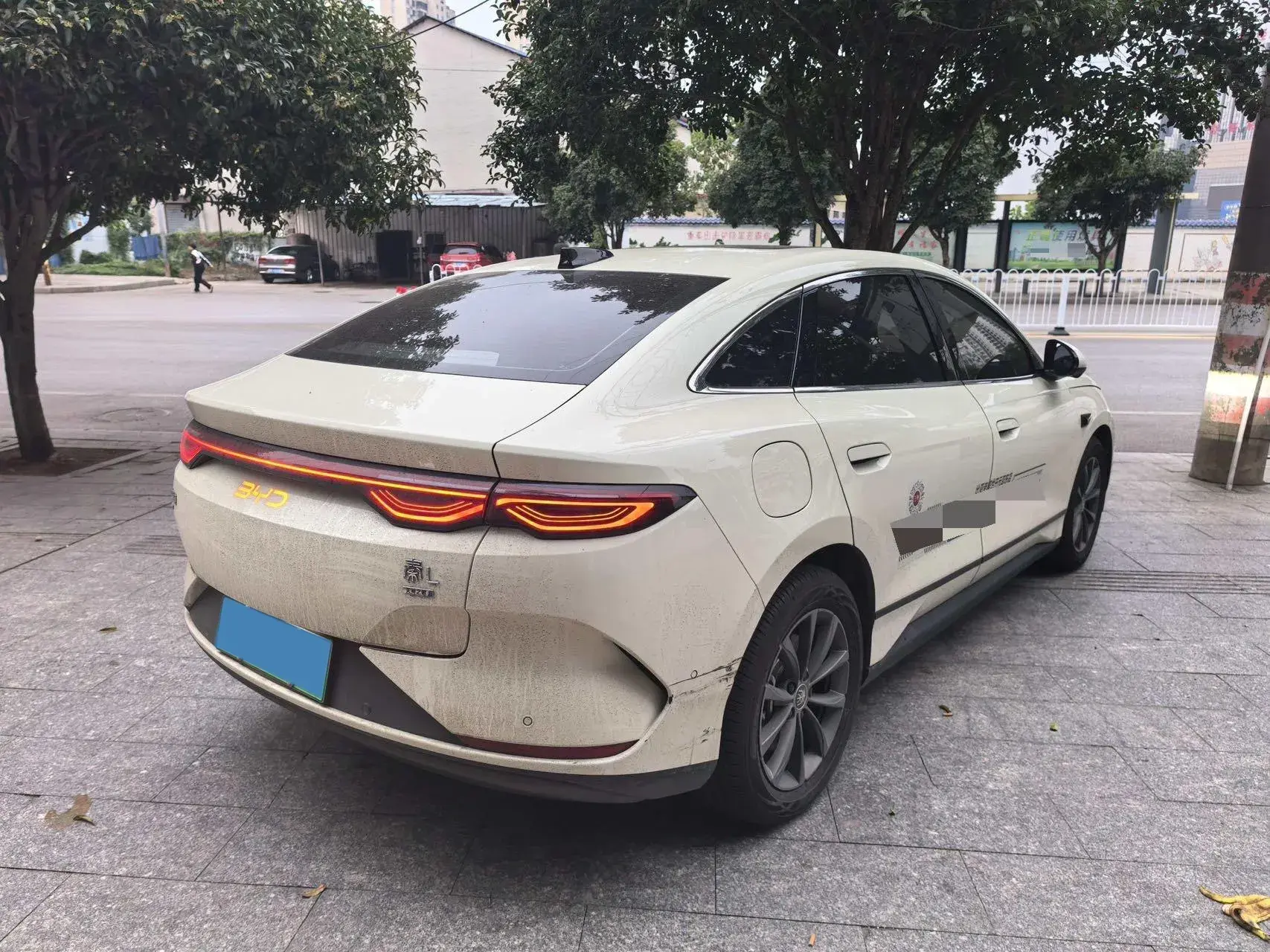 2025 BYD QINL thumbnail 2