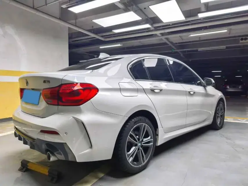 2021 BMW 1 thumbnail 3