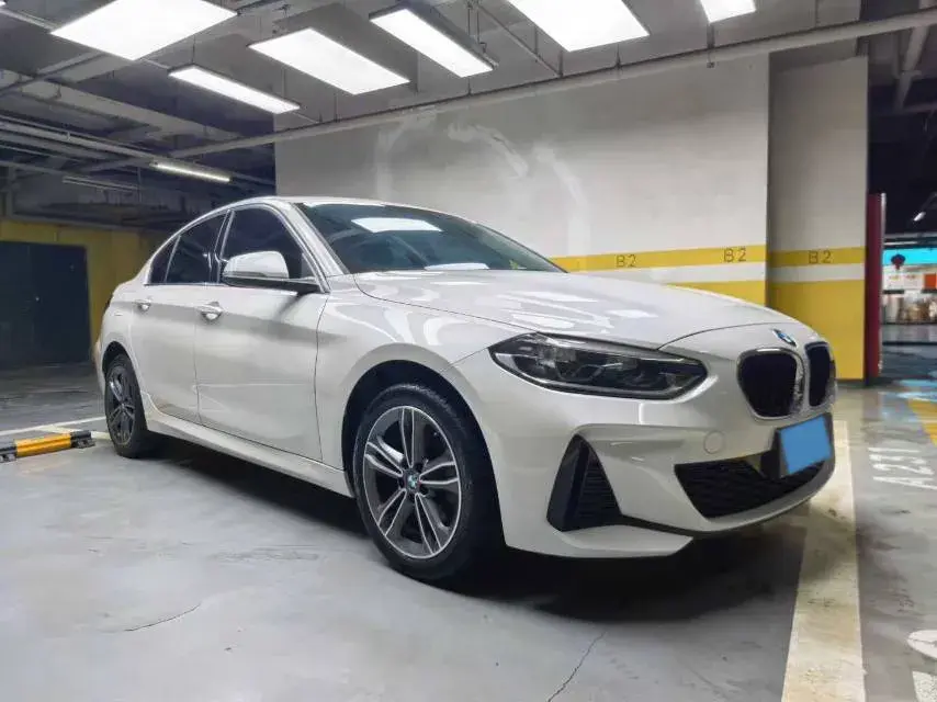 2021 BMW 1 thumbnail 4