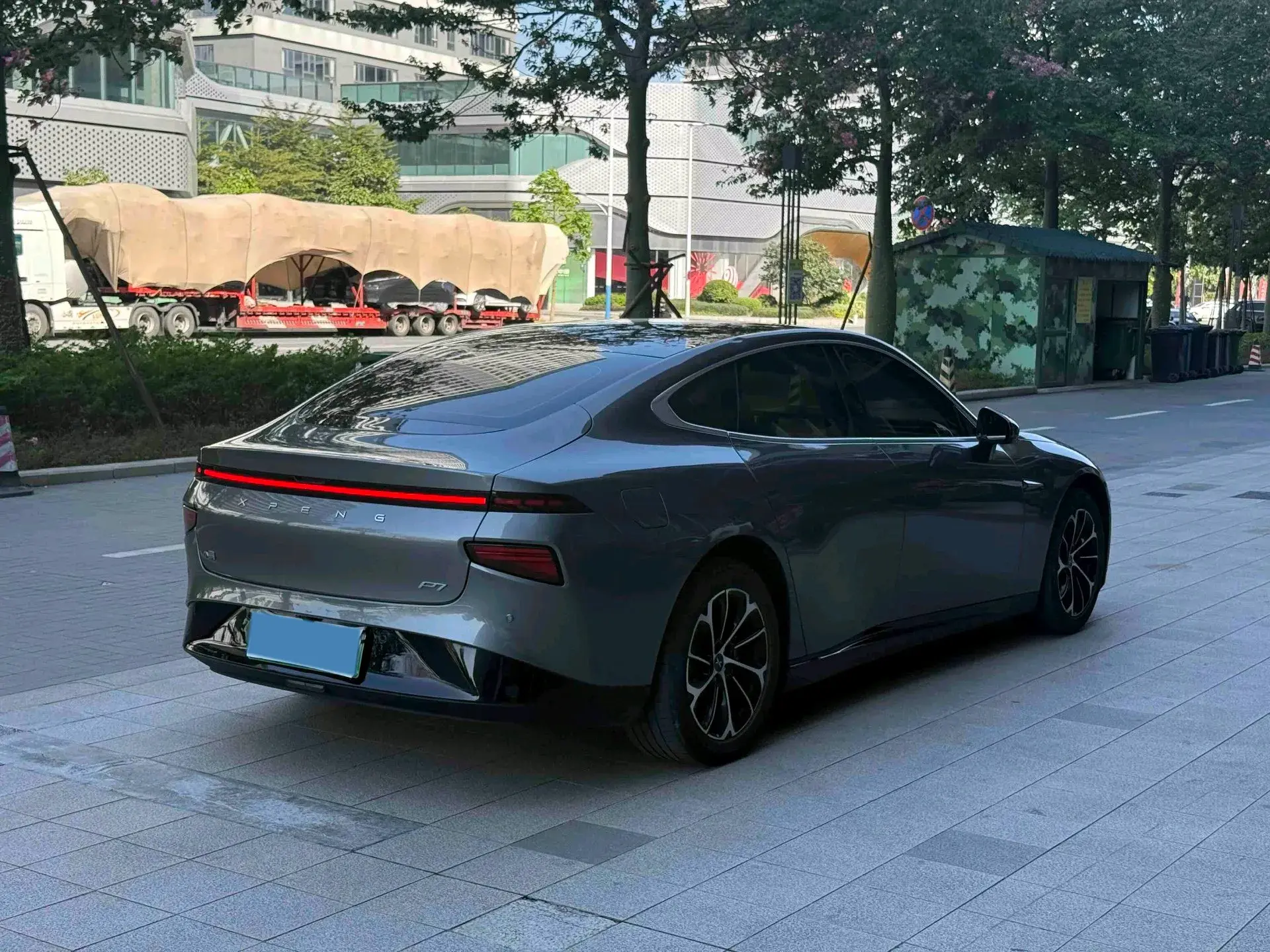 2022 XPENG P7 thumbnail 4