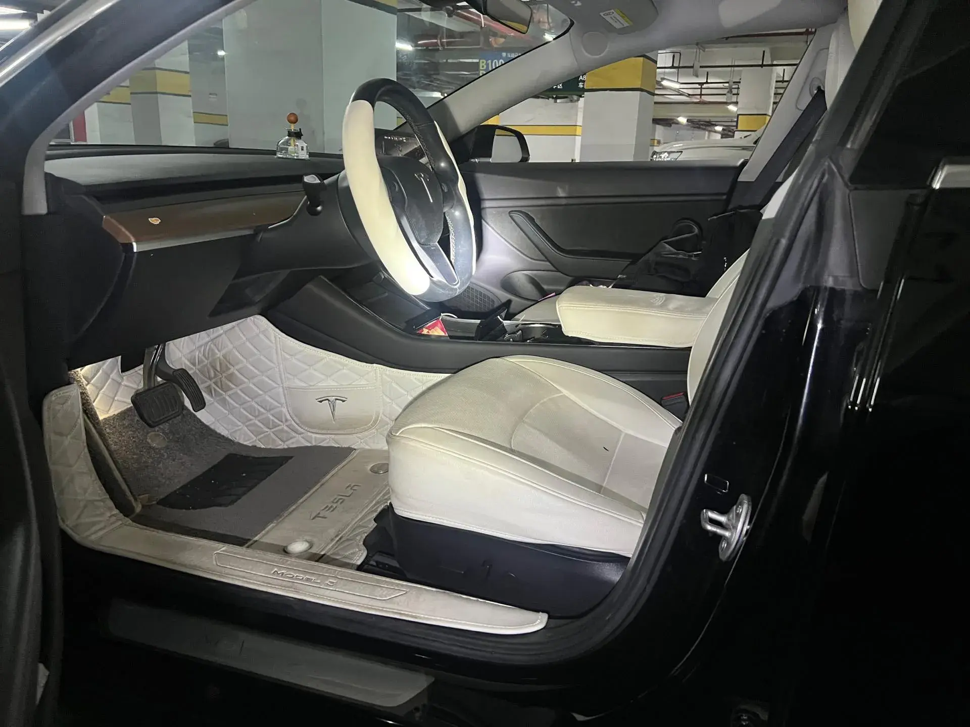 2019 TESLA MODEL thumbnail 4