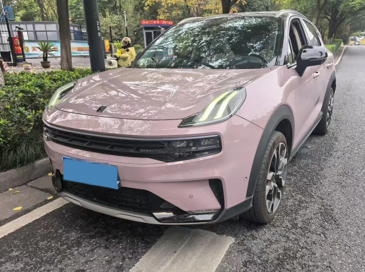 2022 LYNK&CO 06 view 1