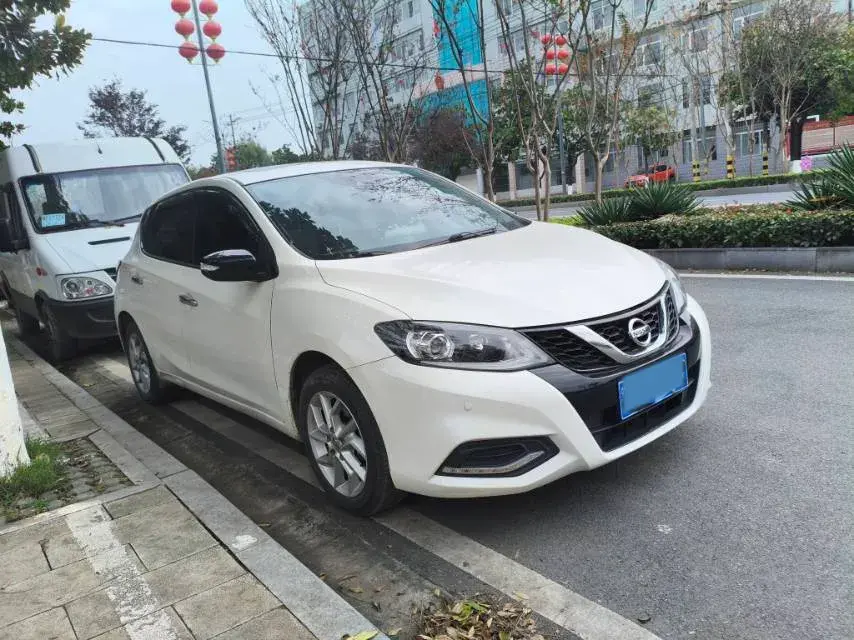 2021 NISSAN TIIDA thumbnail 3