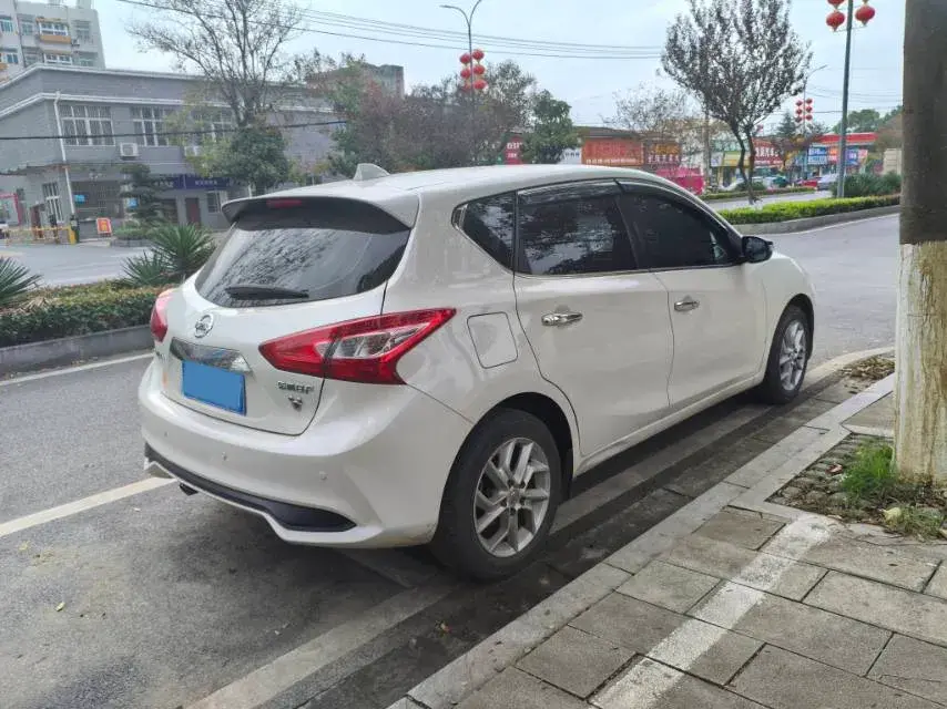 2021 NISSAN TIIDA thumbnail 4