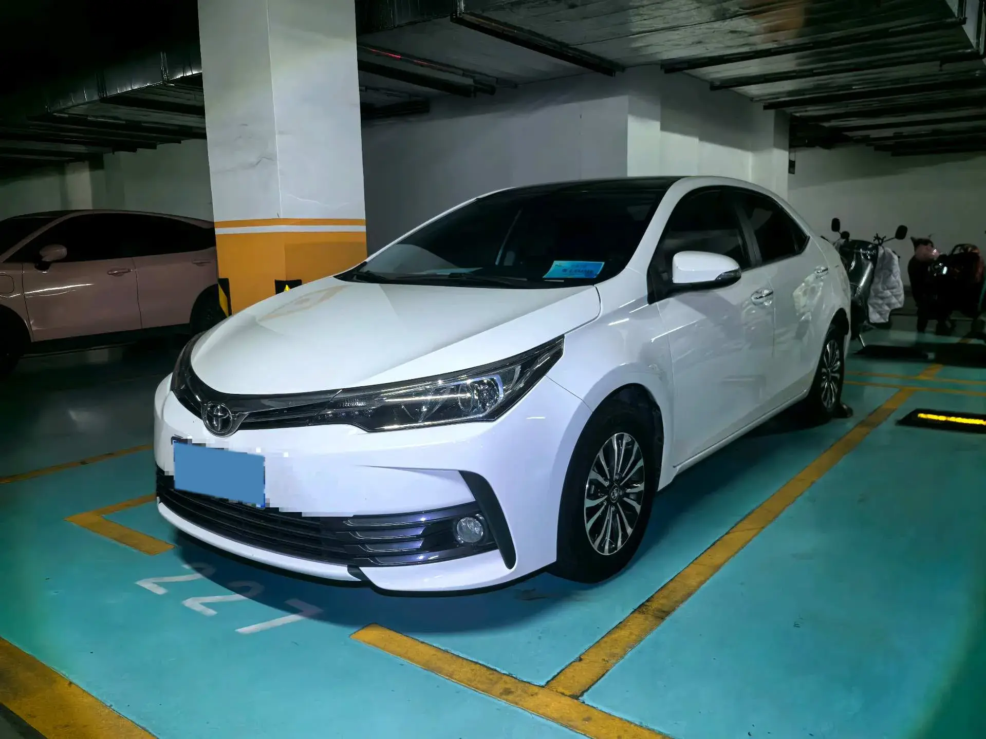 2018 TOYOTA COROLLA view 1