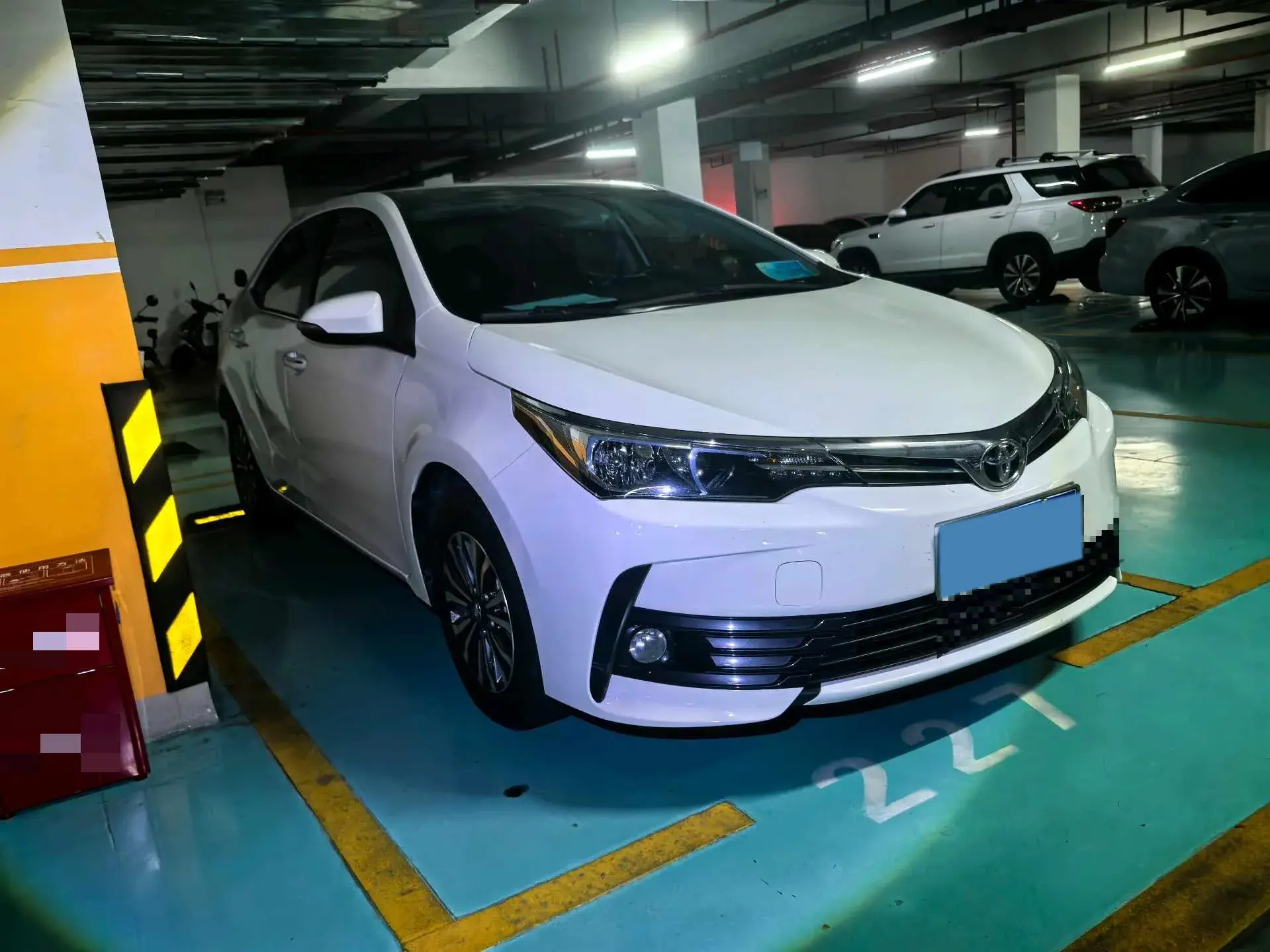 2018 TOYOTA COROLLA thumbnail 3