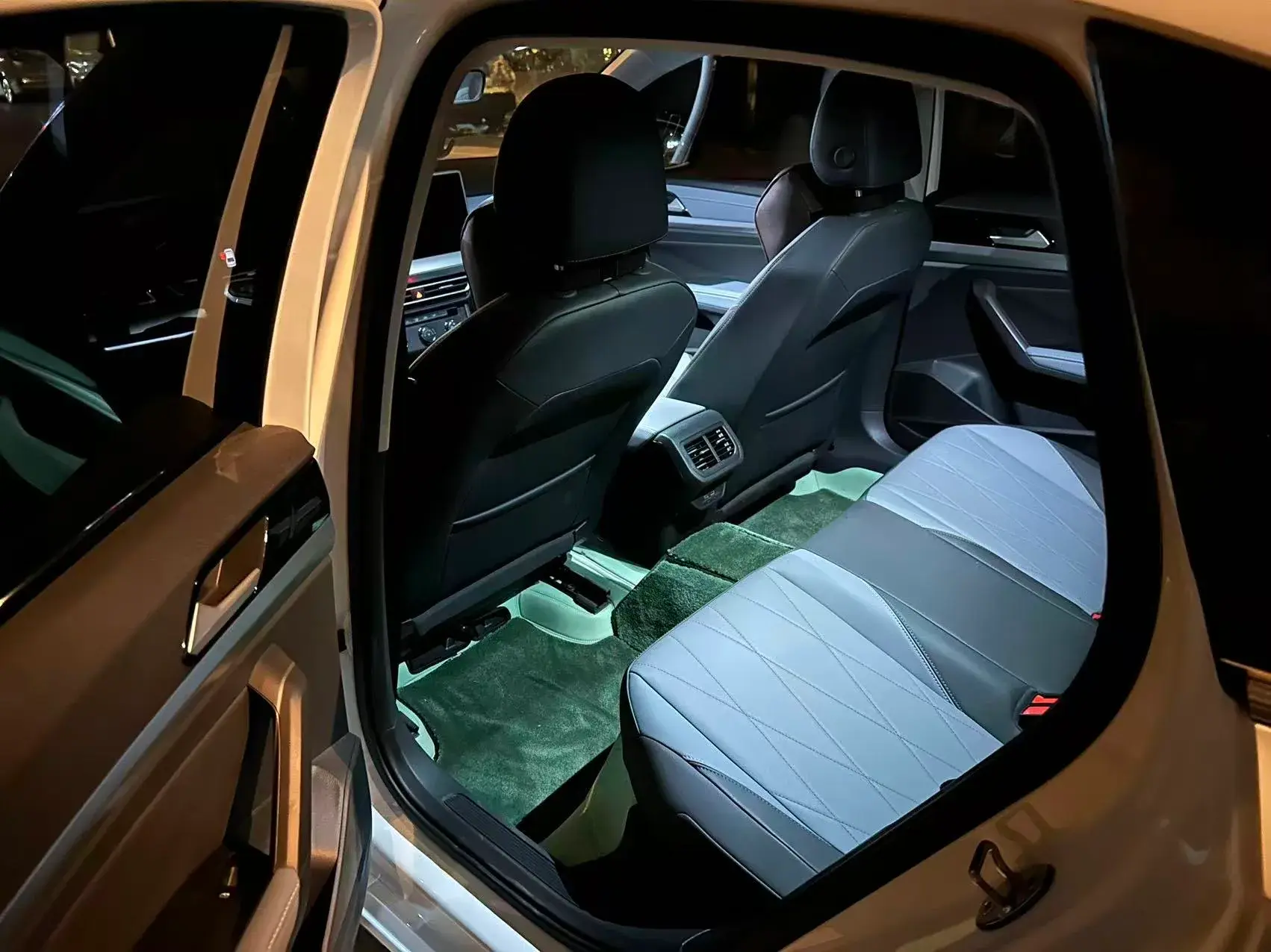 2024 VOLKSWAGEN LAVIDA thumbnail 4