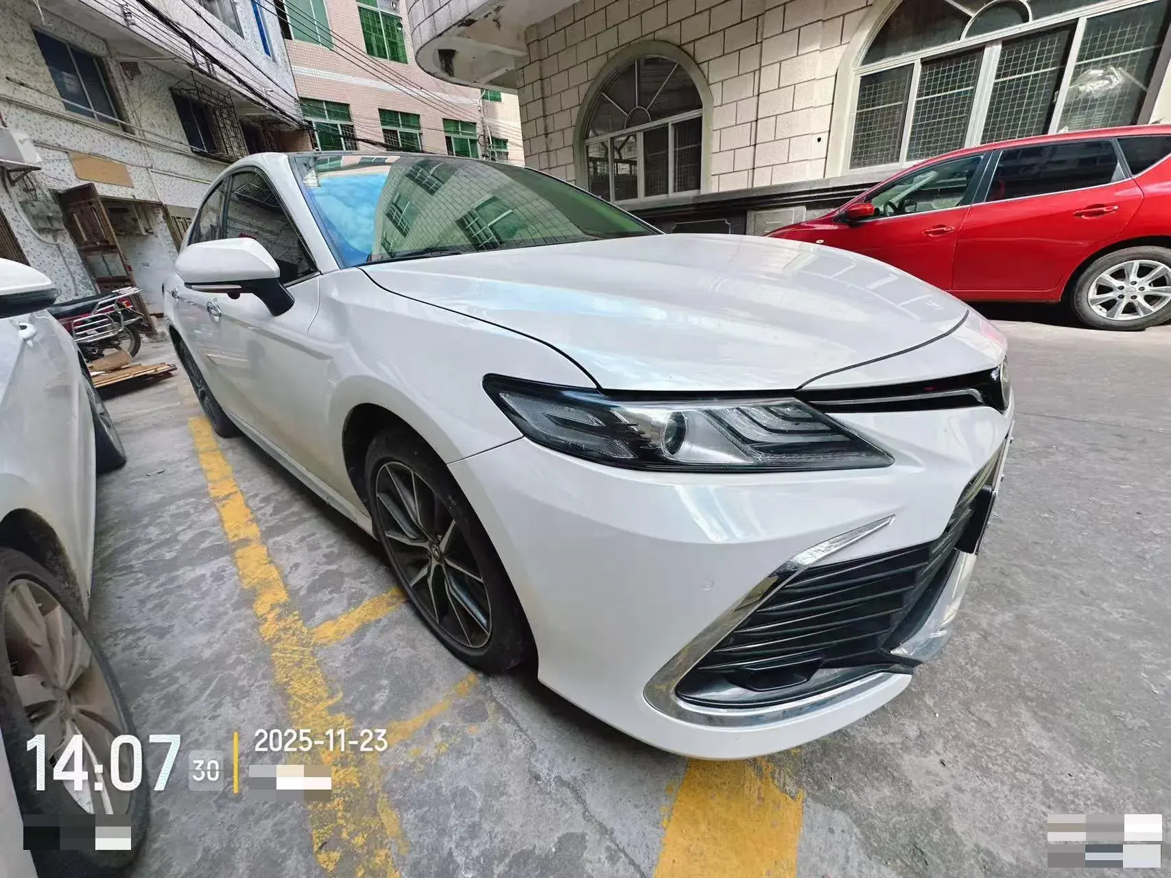 2023 TOYOTA CAMRY thumbnail 3