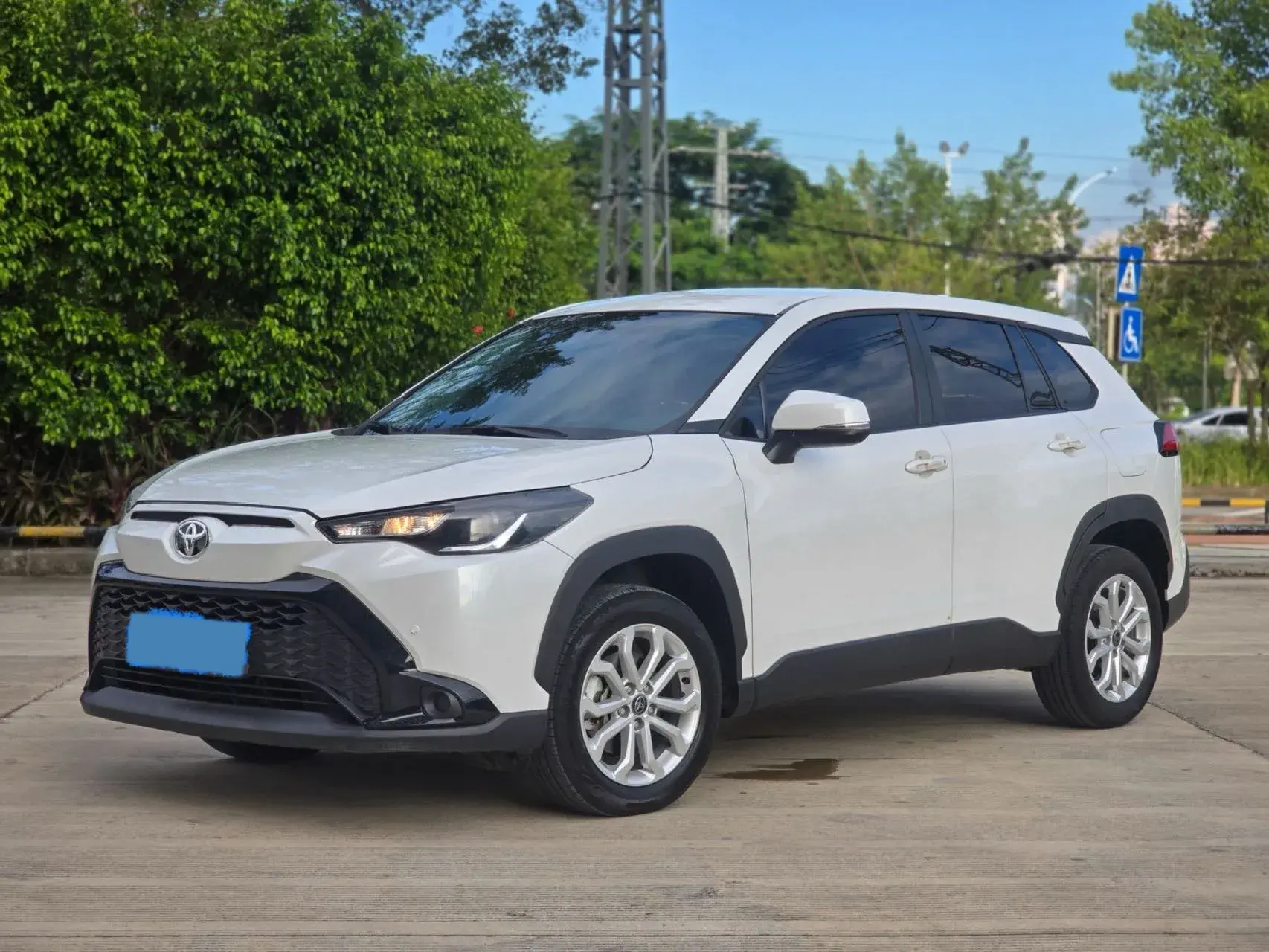 2024 TOYOTA FRONTLANDER view 1