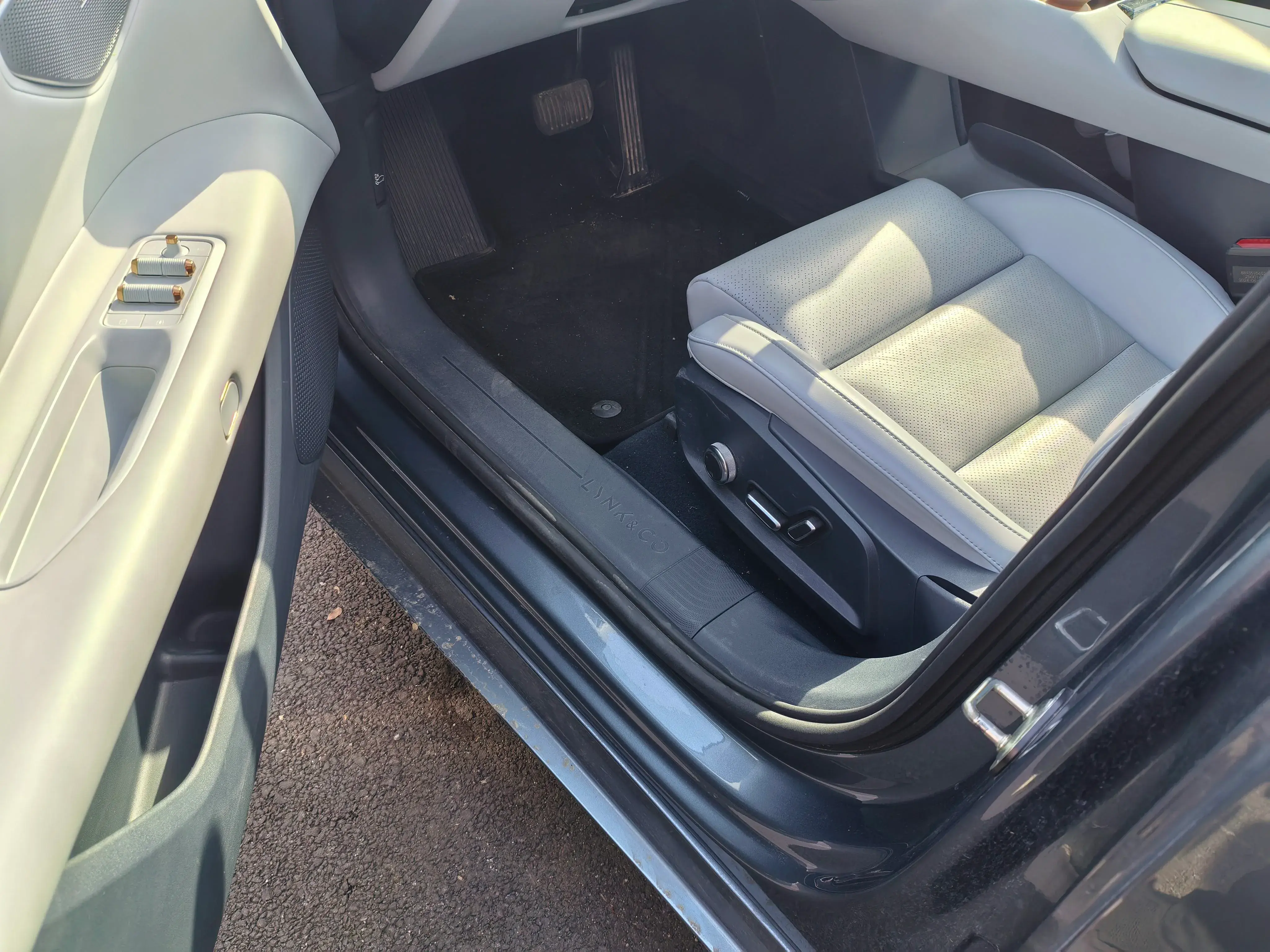 2025 LYNK&CO Z10 thumbnail 2